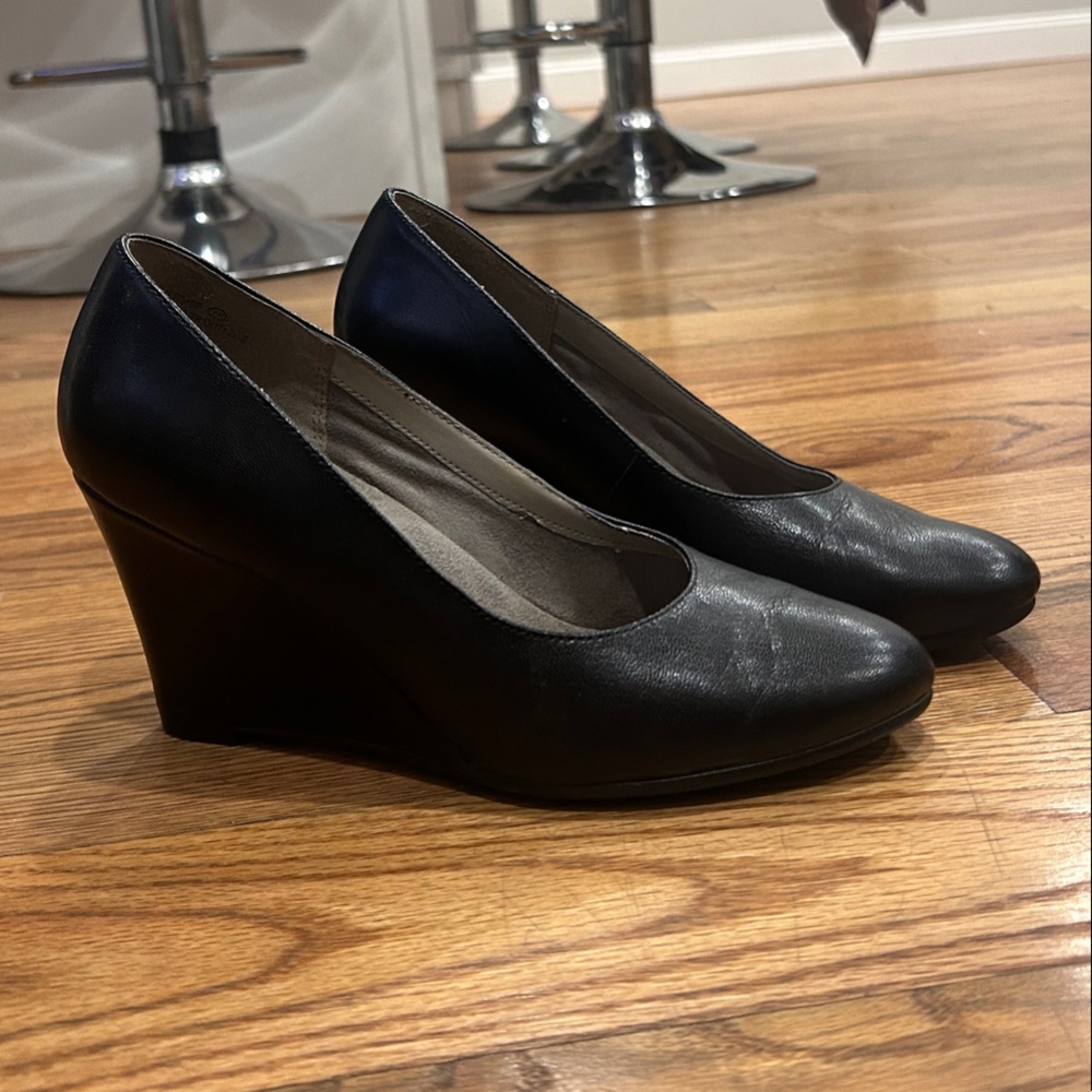 AEROSOLES Black 3 in Heels